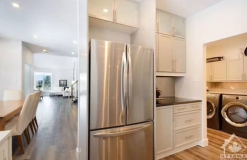 Elmvale - Eastway - Riverview - Riverview Park West House | Elaborate 3 BED | Ottawa General Hospital/CHEO