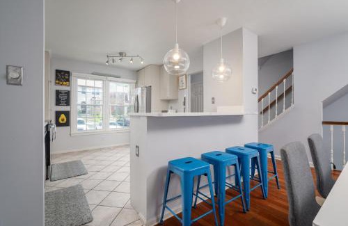 Calverton Apartment | Elegant 2 Level Urban Oasis in Silver Spring