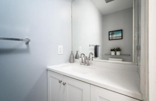 Calverton Apartment | Elegant 2 Level Urban Oasis in Silver Spring