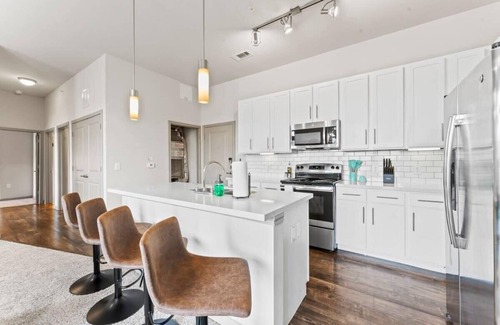 Montopolis Apartment | Elegant 2BR king suite, fast WiFi, 8 min to DT