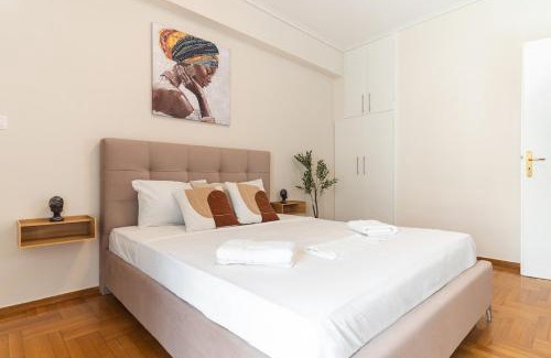 Karpenisi Apartment | Elegant 3 Bdr Apartment City Retreat in Kypseli