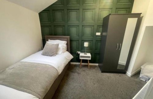 Cradley Apartment | Elegant 3 Bedroom Apartment