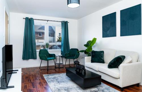 Liberton Apartment | Elegant 3BR Home, City Centre and Free Parking