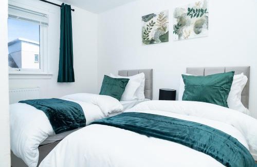 Liberton Apartment | Elegant 3BR Home, City Centre and Free Parking