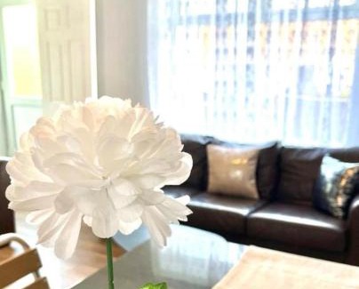 Peterlee House | Elegant 3BR Seaside Stay Walk to Beach Ideal for Families or Groups