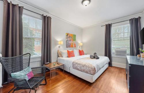 Charlotte Apartment | Elegant and Colorful 1BR with Covered Porch
