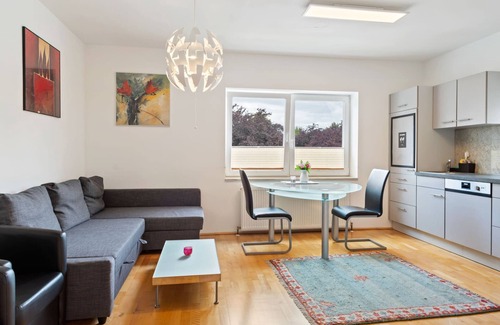 Pradl Apartment | Elegant Apartment in Innsbruck near Golden Roof