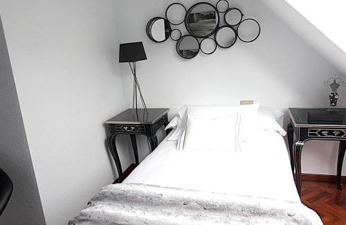 Malpica de Bergantinos Apartment | Elegant Apartment in Malpica with Sea View