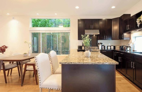 West Woodland Condo | Elegant Ballard 3b 2.5b | Designer Touch & Patio