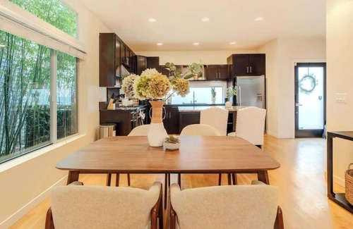 West Woodland Condo | Elegant Ballard 3b 2.5b | Designer Touch & Patio
