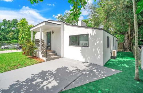 Miami Shores House | Elegant & Brand New Studio in Prime Location