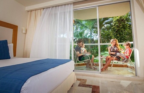 Cozumel Hotel | Elegant Caribbean Studio with Pools and Spa