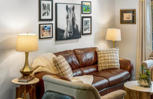 Bailey House | Elegant Cabin W Riverfront Deck & Pool