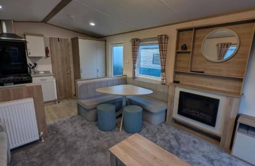 Hayling Island Hotel | Elegant Caravan Home – Hayling Island, Hampshire, UK