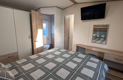 Hayling Island Hotel | Elegant Caravan Home – Hayling Island, Hampshire, UK