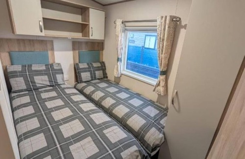 Hayling Island Hotel | Elegant Caravan Home – Hayling Island, Hampshire, UK