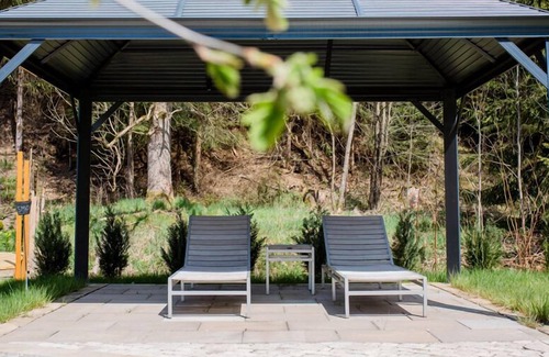 Helmbrechts Apartment | Elegant chalet (100 sqm) with 3 bedrooms and outdoor terrace