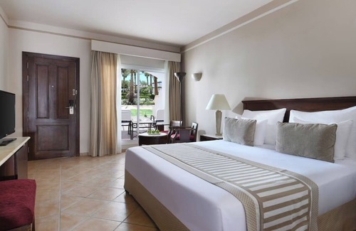 Dahab Hotel | Elegant Room just moments away from Dahab Beach | Swimming Pool & Hot Tub