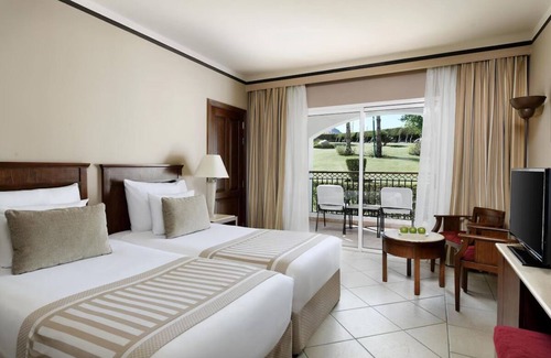 Dahab Hotel | Elegant Room just moments away from Dahab Beach | Swimming Pool & Hot Tub