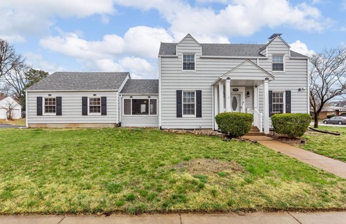 Belleville House | Elegant Estate 3 bedroom 2.5 Bath with bonus room