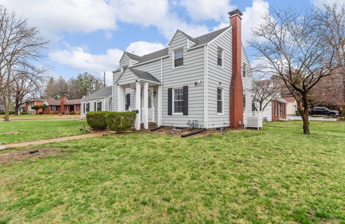 Belleville House | Elegant Estate 3 bedroom 2.5 Bath with bonus room