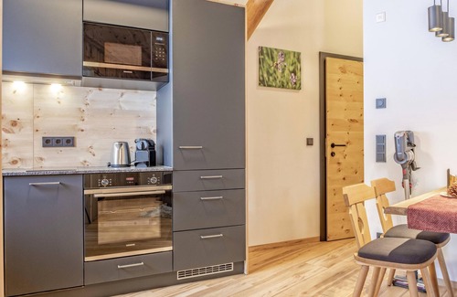 Weisspriach Apartment | Elegant flat with sauna and ski-in/ski-out