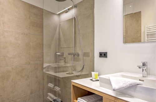 Weisspriach Apartment | Elegant flat with sauna and ski-in/ski-out