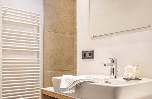 Weisspriach Apartment | Elegant flat with sauna and ski-in/ski-out