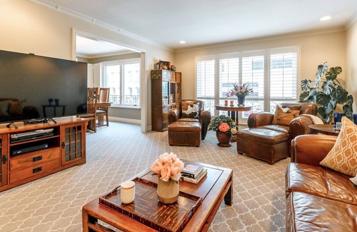 Pacific Heights Condo | Elegant Home in Pacific Heights - Renovated with Classic Charms