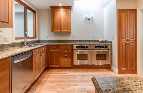 Pacific Heights Condo | Elegant Home in Pacific Heights - Renovated with Classic Charms