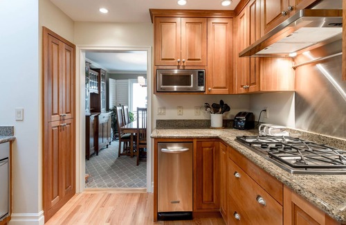 Pacific Heights Condo | Elegant Home in Pacific Heights - Renovated with Classic Charms