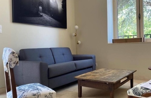 Ainay-le-Vieil Cottage | Elegant house with private garden, air conditioning and parking in Ainay-le-Vieil