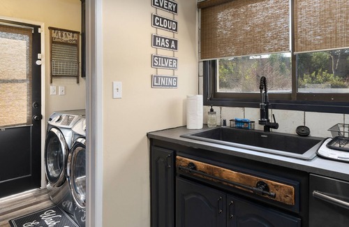 Valley Village House | Elegant House With Pool Near Studio City