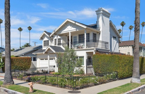 Belmont Heights House | Elegant Long Beach retreat with private patio & grill - near beach & bike path