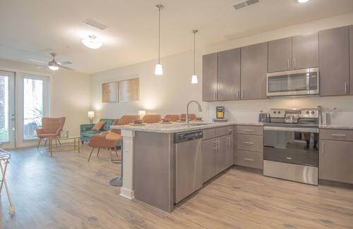 Deerwood Apartment | Elegant Mid-Century Modern Apt- Shops+Dining+Beach