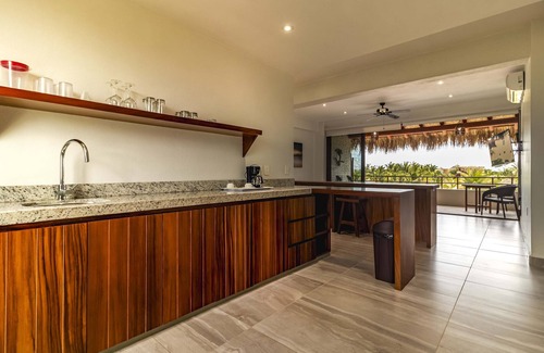 Ixtapa - Zihuatanejo Apartment | Elegant oceanfront suite in Ixtapa