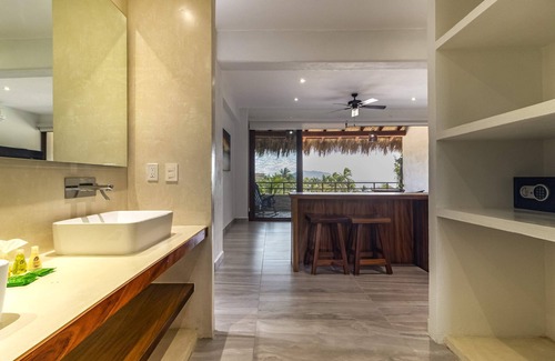 Ixtapa - Zihuatanejo Apartment | Elegant oceanfront suite in Ixtapa