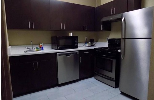 Moulton Hotel | Elegant Room Near Bryan’s Treat With Kitchenette, Free Breakfast And Parking