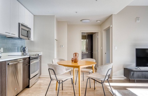 Downtown San Jose Apartment | Elegant San Jose 1BR w/Gym, Roof & W/D, nr highways, by Blueground