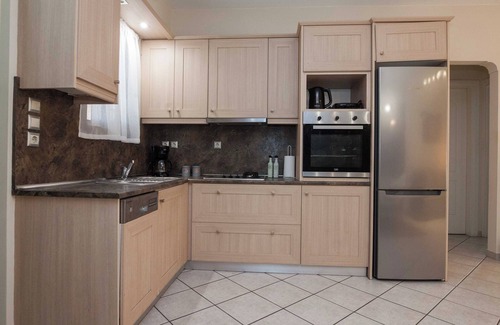 Petralona Apartment | Elegant Spacious 2 Bd Apt in Petralona