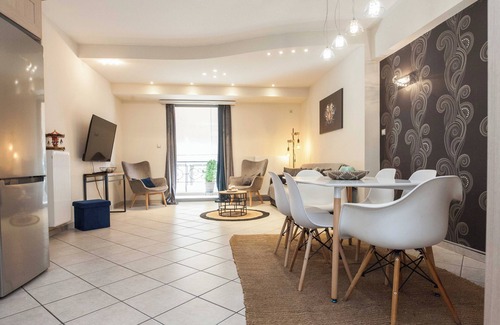 Petralona Apartment | Elegant Spacious 2 Bd Apt in Petralona