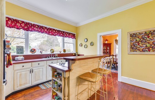 Lincolnton House | Elegant + Spacious Retreat ~ 18 Mi to Lake Norman!