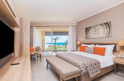 Soma Bay Hotel | Elegant Stay by the Sea | Pools, Private Beach, Dining Options & Daily Fun
