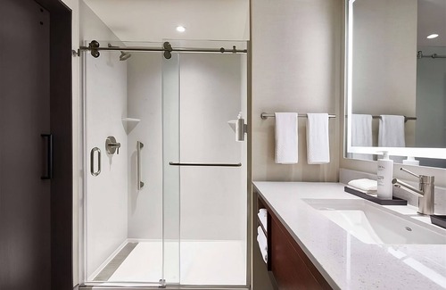 Sobro Hotel | Elegant Stay in the Heart of the City! Swimming Pool, Kitchenette, Pets Allowed!