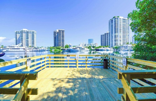 Aventura Apartment | Elegant Stay Near Ocean Drive