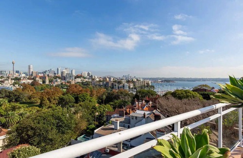 Darling Point Apartment | Elegant Studio with Rooftop Harbour Views