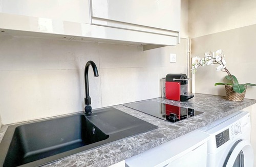 Amerique Apartment | Elegant Suite by Buttes-Chaumont!