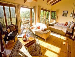 Knysna Cabin | Elephant Hide of Knysna Guest Lodge