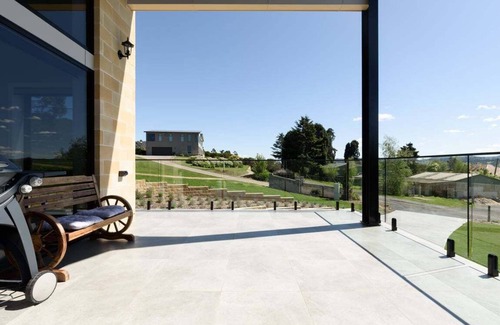 Legana House | Elevated Modern Escape with Tennis Court Access