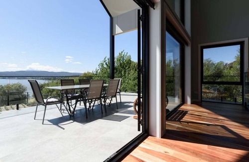 Legana House | Elevated Modern Escape with Tennis Court Access